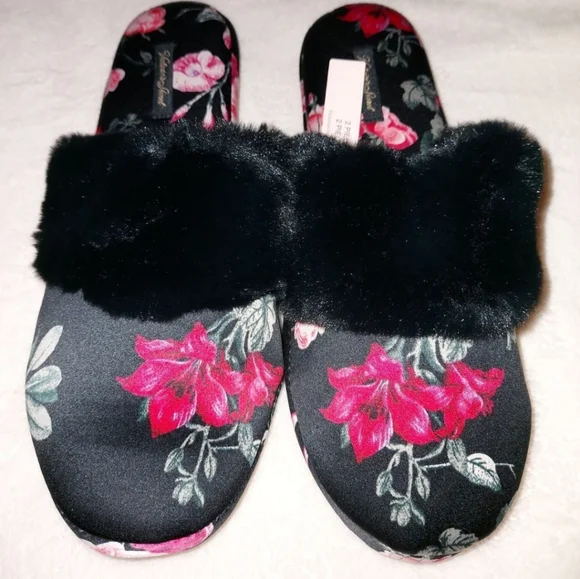 Victoria Secret Satin Slipper size Medium NWT - Picture 5 of 5